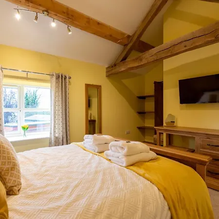 Caer Fedwen Barns Heulog Cottage King Bed Self Catering With Private Hot Tub Bodfari Esterno foto