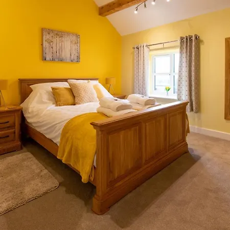 Caer Fedwen Barns Heulog Cottage King Bed Self Catering With Private Hot Tub Bodfari Esterno foto
