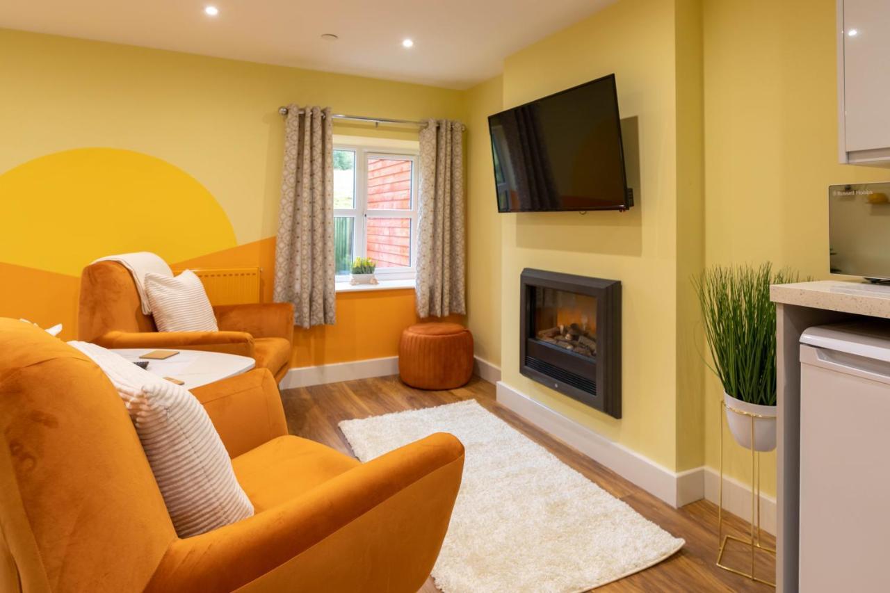 Caer Fedwen Barns Heulog King Bed Self Catering With Private Hot Tub Holiday home *
