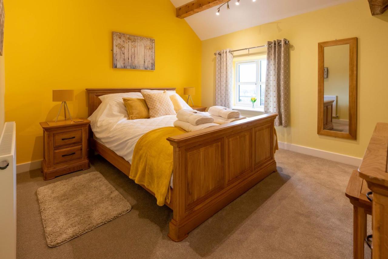 Caer Fedwen Barns Heulog King Bed Self Catering With Private Hot Tub Holiday home