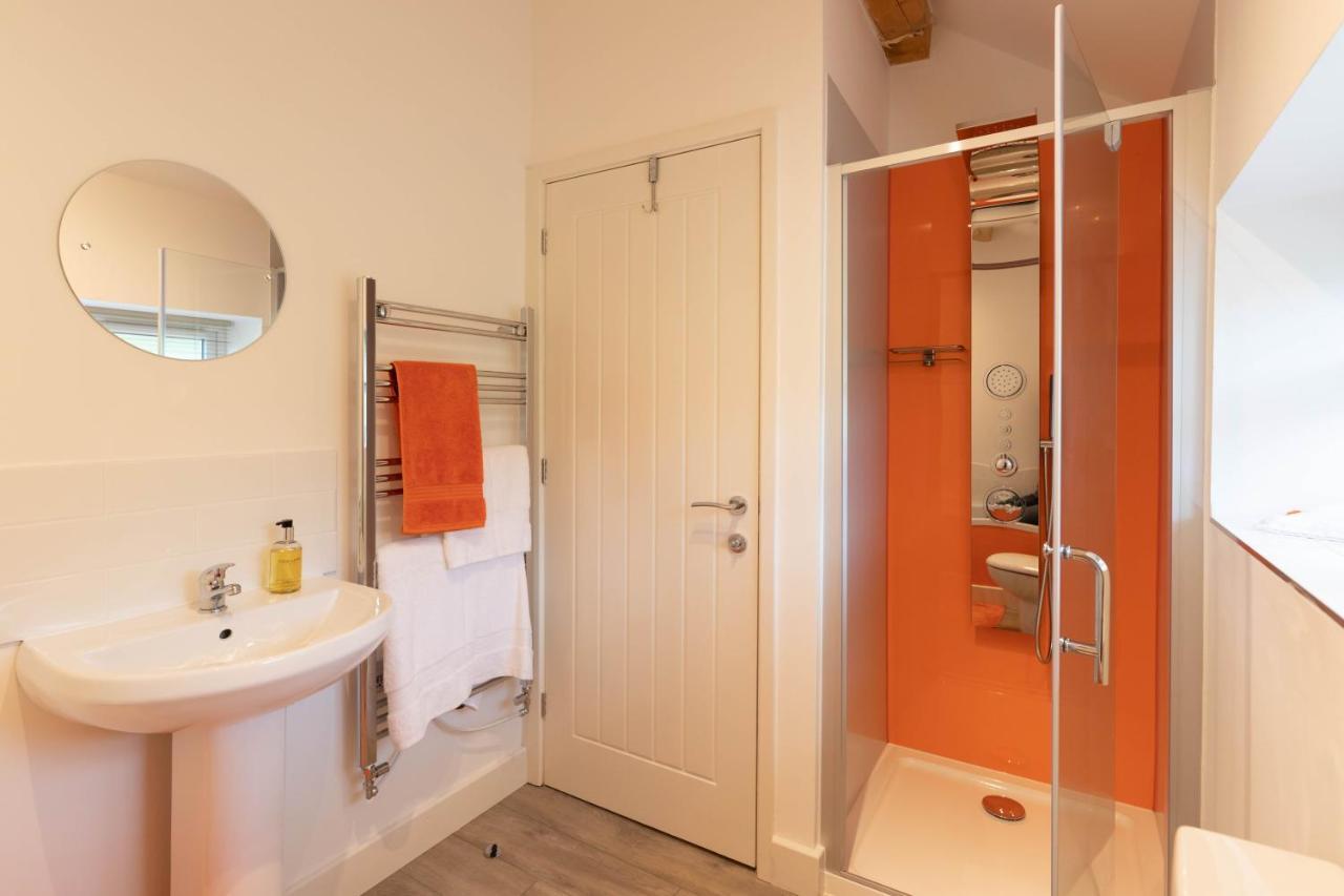 Caer Fedwen Barns Heulog King Bed Self Catering With Private Hot Tub