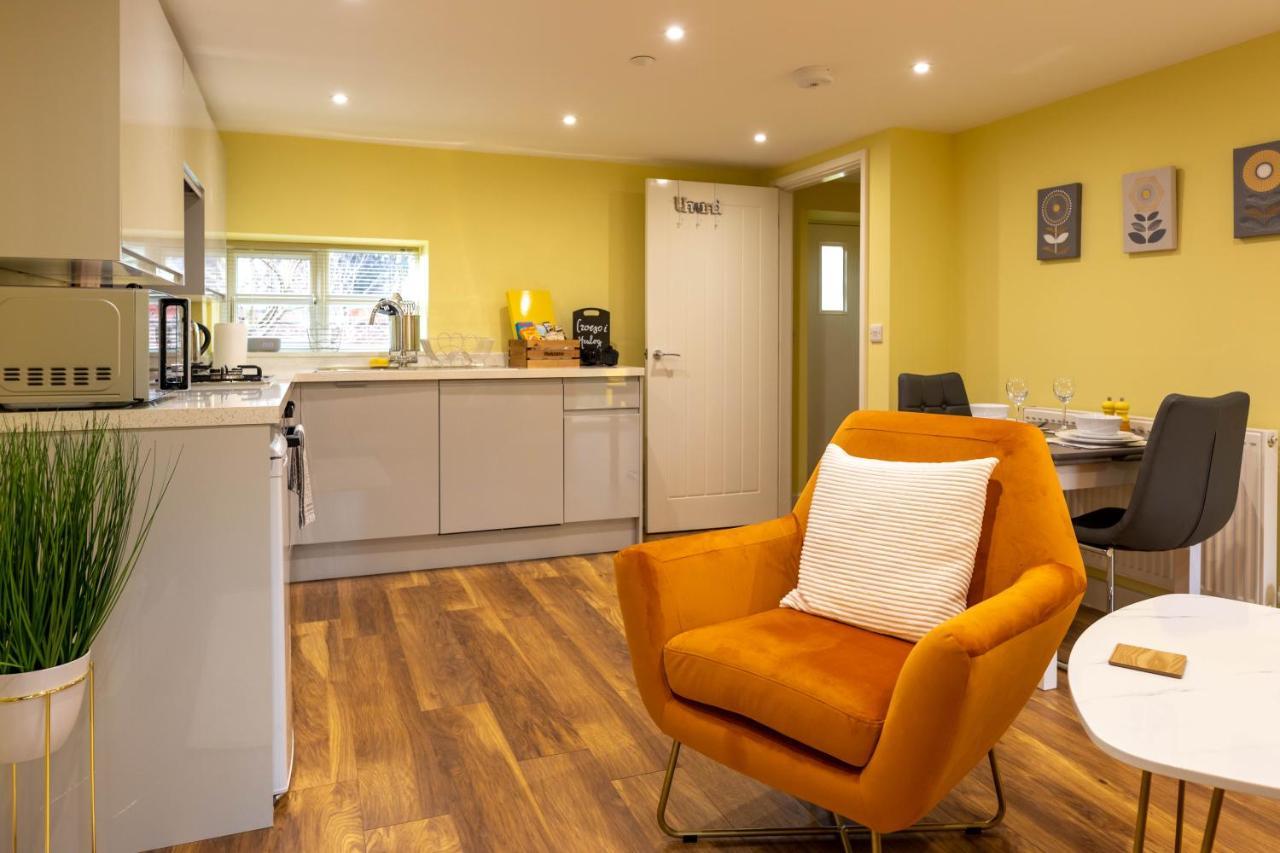 Caer Fedwen Barns Heulog King Bed Self Catering With Private Hot Tub Bodfari
