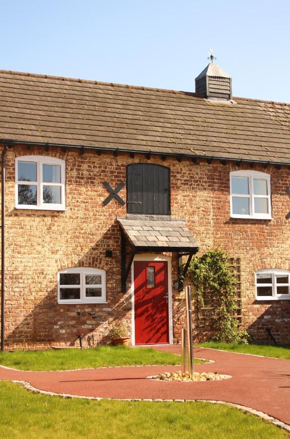 Caer Fedwen Barns Heulog King Bed Self Catering With Private Hot Tub Holiday home